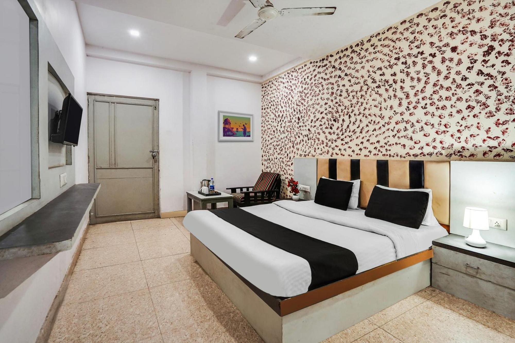 Hotel O Crystal Ahmedabad Exterior foto