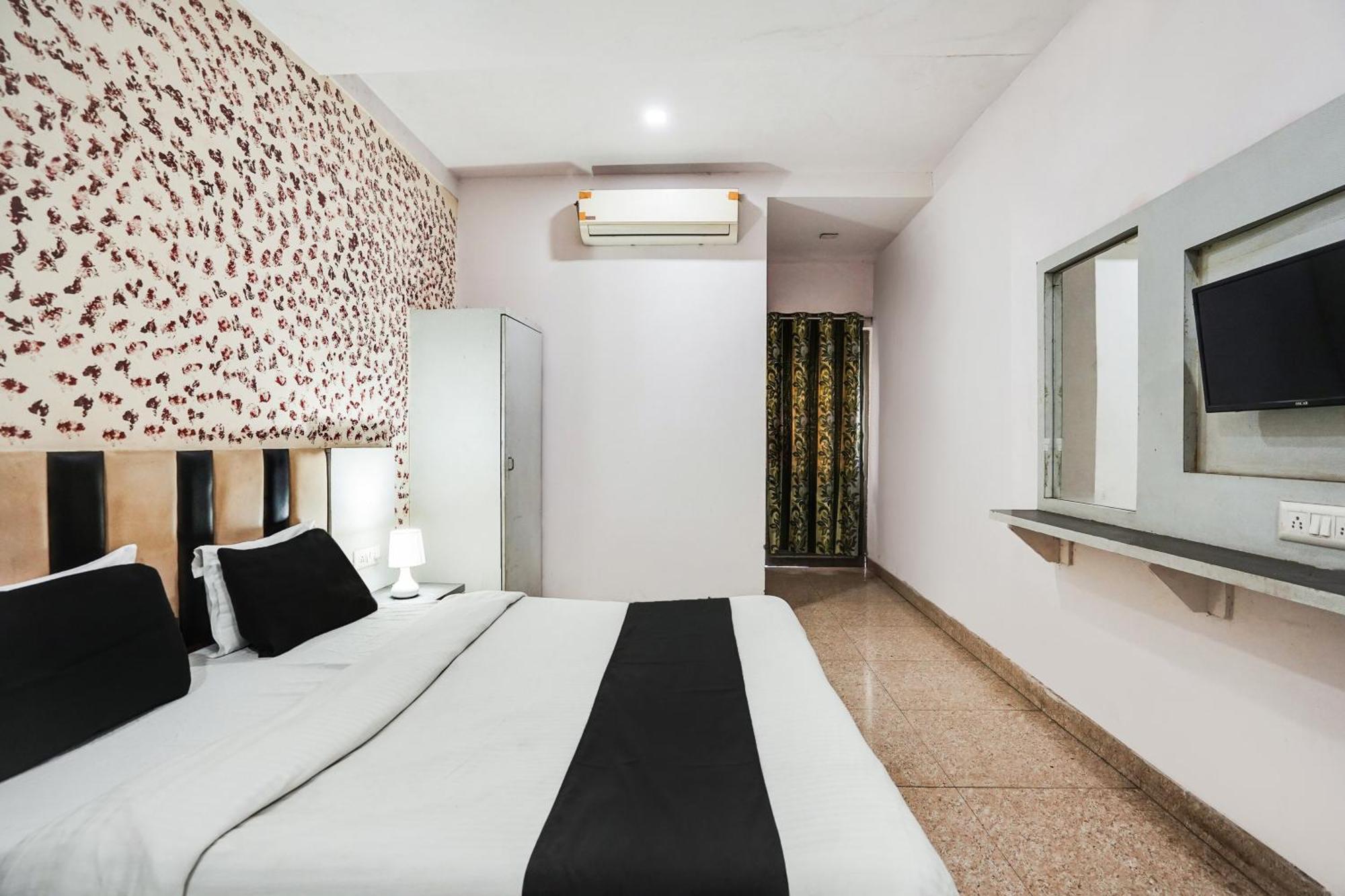 Hotel O Crystal Ahmedabad Exterior foto